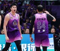 江苏男篮拼尽全力，努力追赶领先队伍